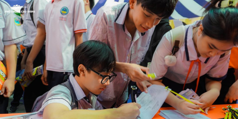 dinh-huong-nghe-nghiep-cho-hoc-sinh-lop-9