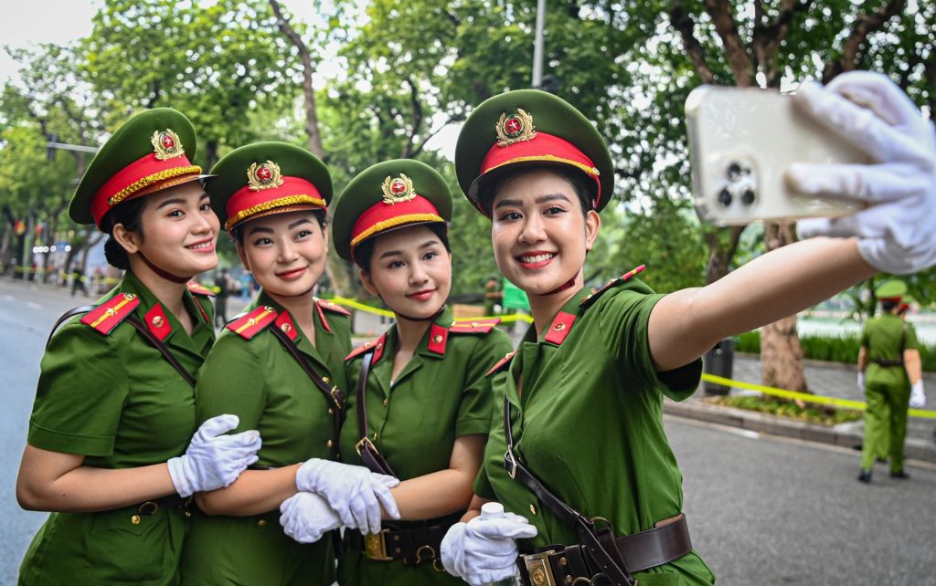 hình ảnh các nữ chiến sĩ công an