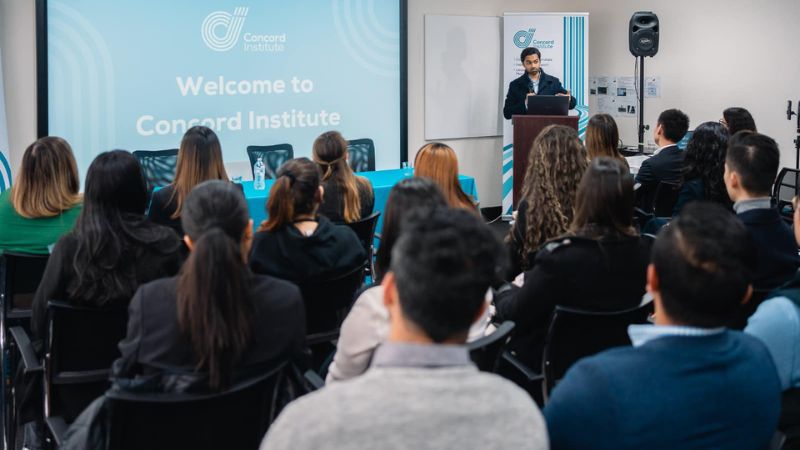 Du học nghề với học đại học trong nước