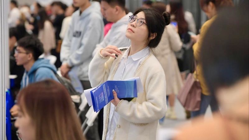 Du học nghề với học đại học trong nước