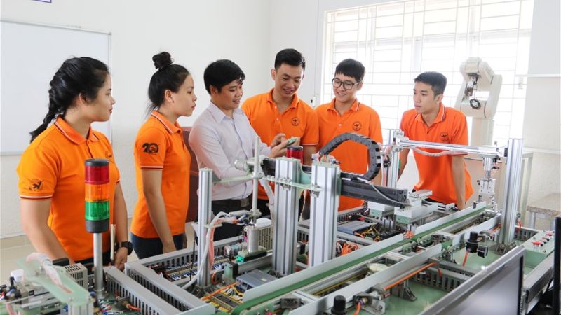 hướng nghiệp cho học sinh đam mê kỹ thuật