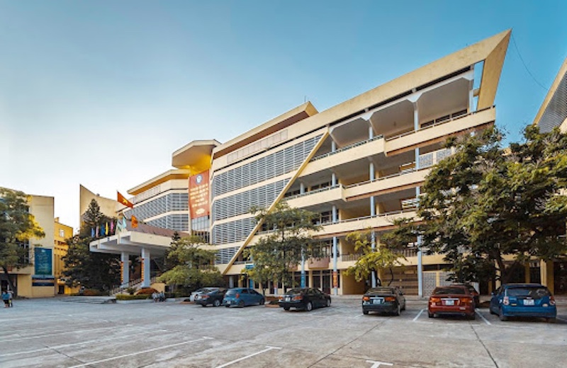 review-hoc-vien-tai-chinh