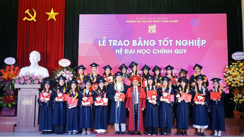 review ngành Thiết kế đồ họa tại Đại học Mỹ thuật Công nghiệp