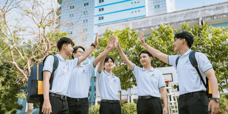 review-truong-dai-hoc-cong-nghe-thong-tin-tp-hcm