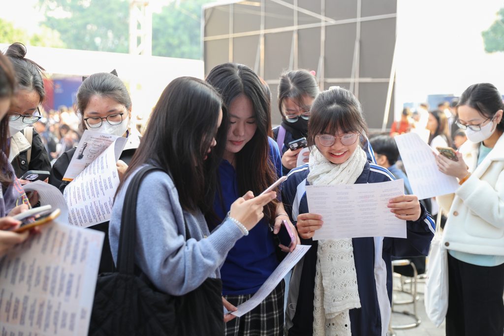 sinh viên ĐH Quốc gia Hà Nội