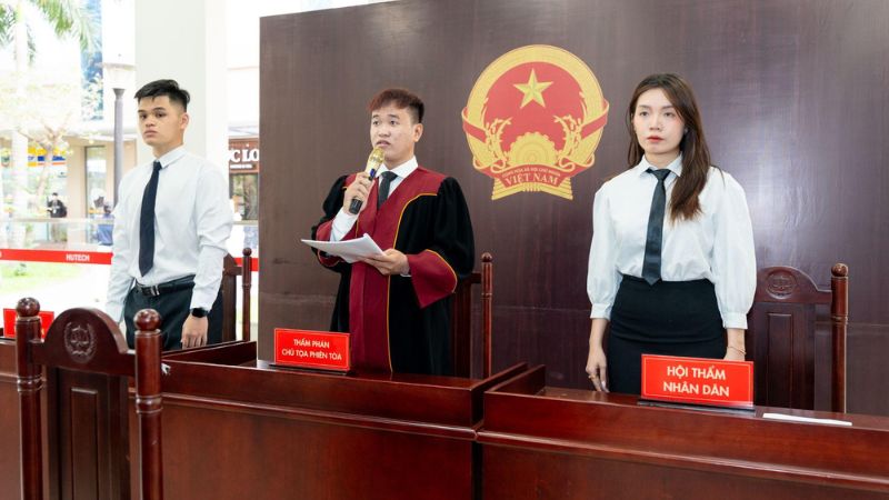 review ngành Luật kinh tế