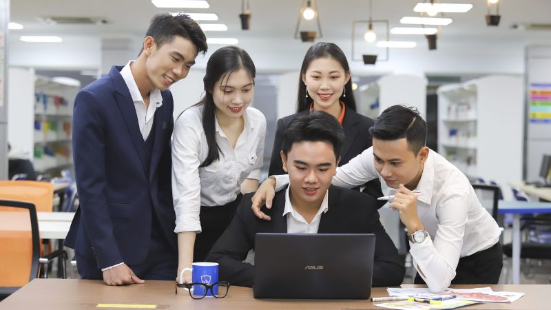 review ngành Luật kinh tế